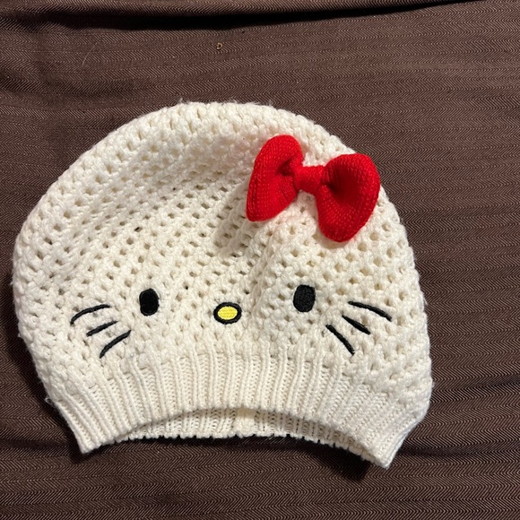 Loungefly Hello Kitty By Sanrio Crochet Beret White with Red Bow - Picture 1 of 3